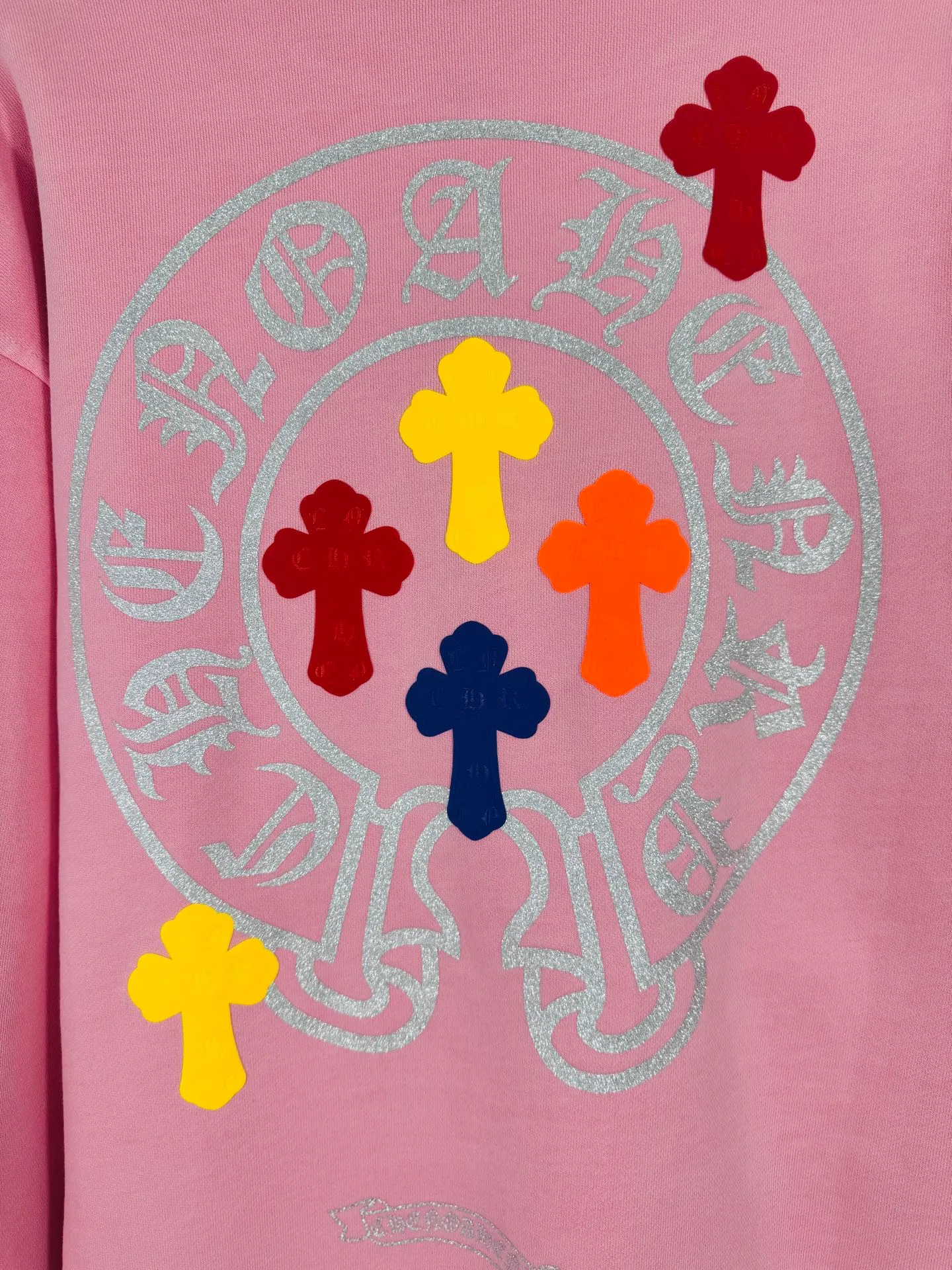 P250 top version, real shot without P, ​​different from market currency) 𝗖𝗵𝗿𝗼𝗺𝗲 𝗛𝗲𝗮𝗿𝘁𝘀/Cro Heart 2025 washed patch embroidery autumn and winter new original single counter American laser burnt 3D three-dimensional color embroidered couple casual sweatshirt 👑The highest version! Customized fabric 420g tripe terry fabric! American acid-washed and distressed original fabric laser burnt ✟appliqué embroidery and exquisite embroidery of letters! The best-selling model in the counter, very comfortable to wear. Accessories: original molded and authenticated collar label➕100% silk wash label. Genuine purchase-grade original hangtag➕matching hanging rope➕3D hanging beads➕original packaging bag. Craftsmanship: The original version has consistent wiring! The highest version of the armhole matching technique! Color: Pink Black Size: S M L XL Style No.: 9316